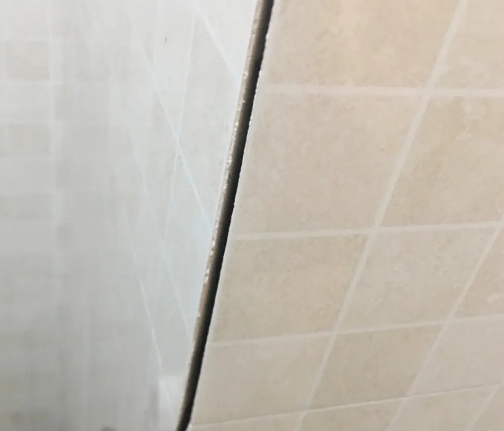 库伦瓷砖空鼓维修公司分享阳台瓷砖脱落的修复过程可以分为以下几个步骤