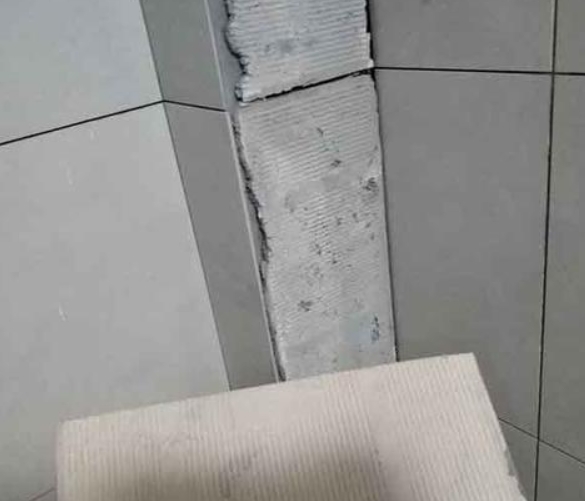 库伦瓷砖空鼓维修公司分享下厨房瓷砖脱落的补救措施。